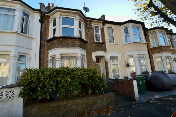 2 Bedroom Flat To Rent In Livingstone Road, E17