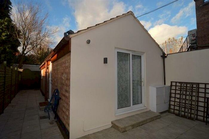 1 Bedroom Bungalow To Rent In Hatfield Road, St Albans, AL1