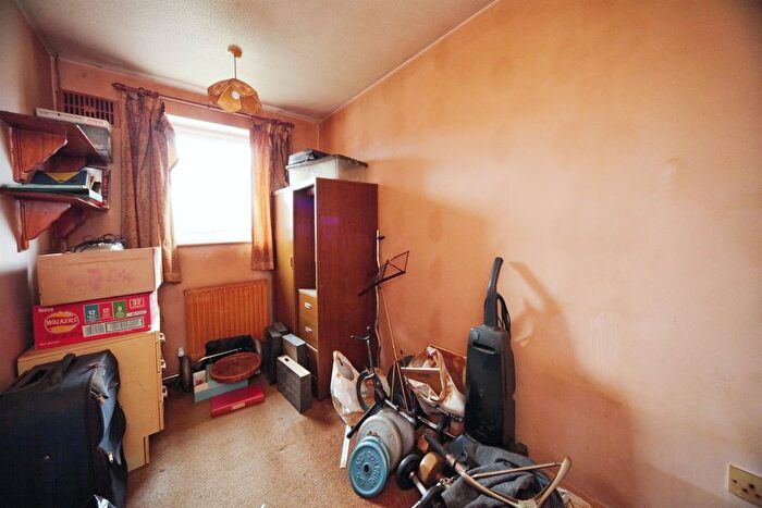 2 Bedroom Semi-Detached House For Sale In Felton Close, Luton, LU2