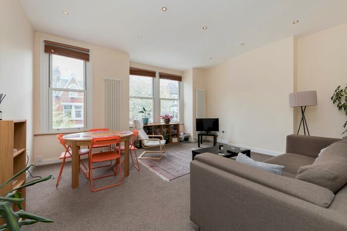 3 Bedroom Flat To Rent In Fairbridge Road, London, N19