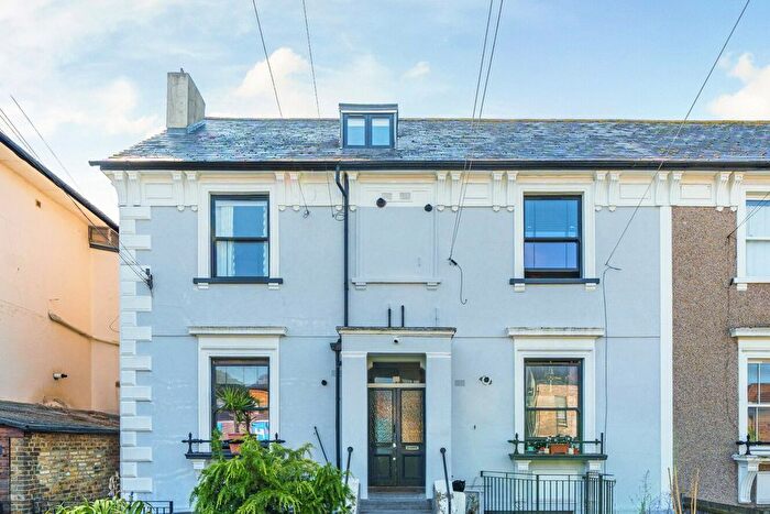 1 Bedroom Flat To Rent In Holmesdale Road, London, SE25