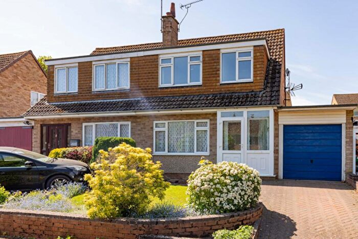 3 Bedroom Semi Detached House For Sale In Field Close, Kenilworth, Warwickshire, CV8