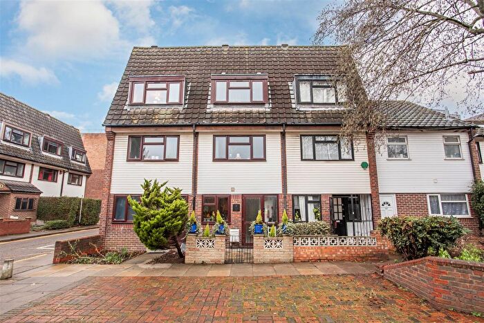 4 Bedroom Property For Sale In Union Drive, Stepney Green, E1