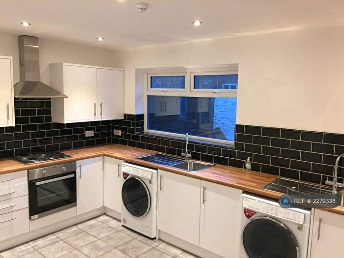 10 Bedroom Terraced House To Rent In Halkyn Avenue, Liverpool, L17