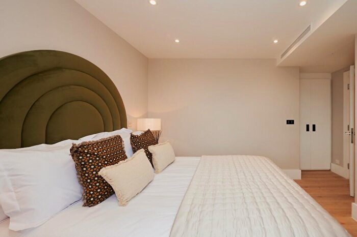 2 Bedroom Apartment To Rent In Flat, Baker Street, London, NW1