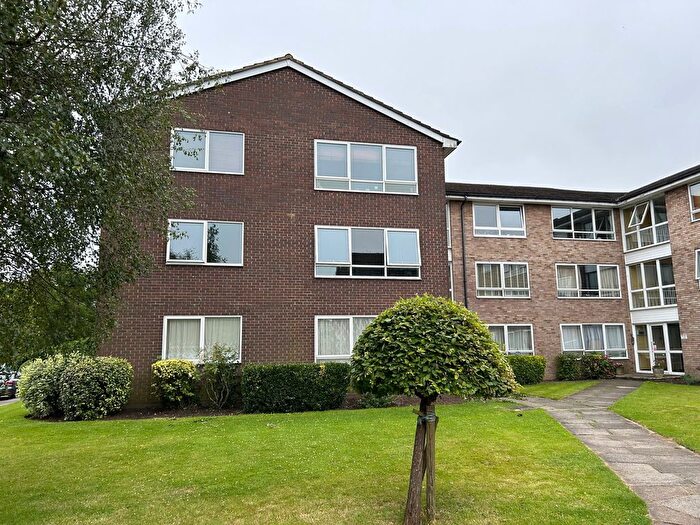 1 Bedroom Flat To Rent In Chase Road, Oakwood, N14