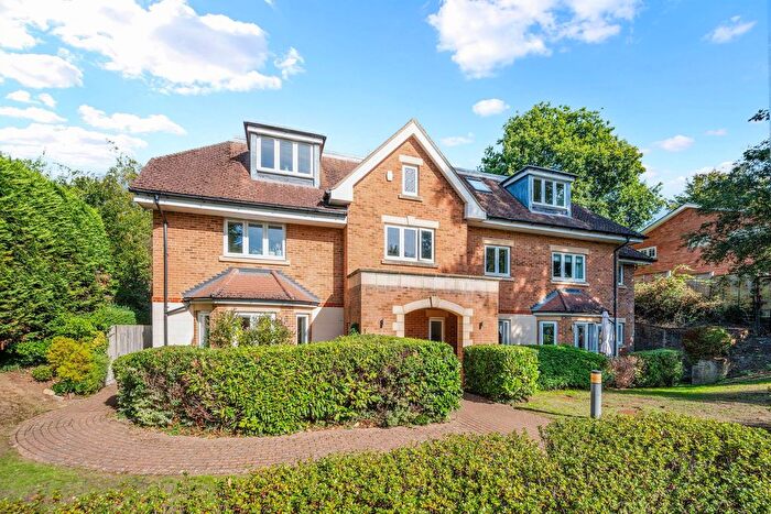 2 Bedroom Flat For Sale In Park Lane East, Reigate, RH2