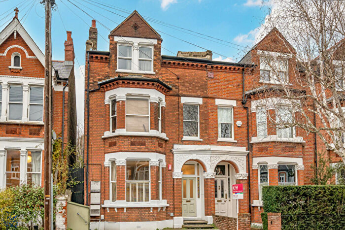 2 Bedroom Flat For Sale In Holmdene Avenue, Herne Hill, London, SE24