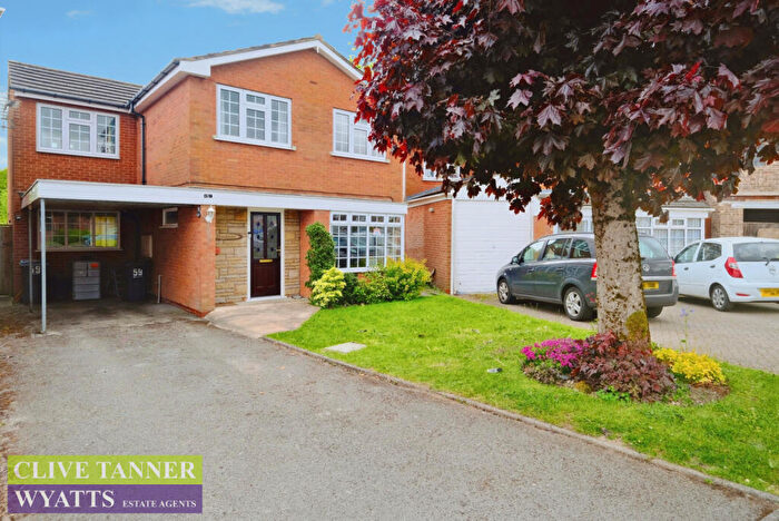 4 Bedroom Detached House For Sale In Pipers Green, Hall Green, Birmingham, West Midlands, B28