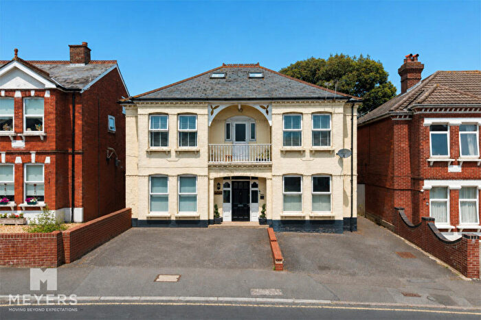 2 Bedroom Apartment For Sale In Beresford Road, Bournemouth, BH6