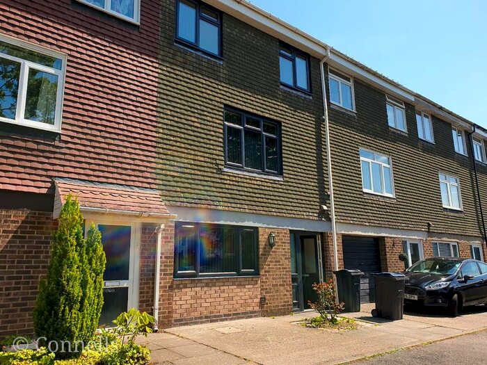 4 Bedroom House To Rent In Metchley Drive, Birmingham, B17