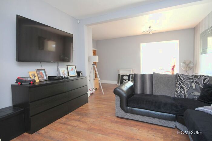 5 Bedroom Semi-Detached House To Rent In Maple Grove, Whiston, Prescot, L35