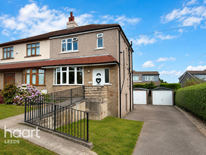 3 Bedroom Semi-Detached House For Sale In Royds Hall Lane, Bradford, BD6