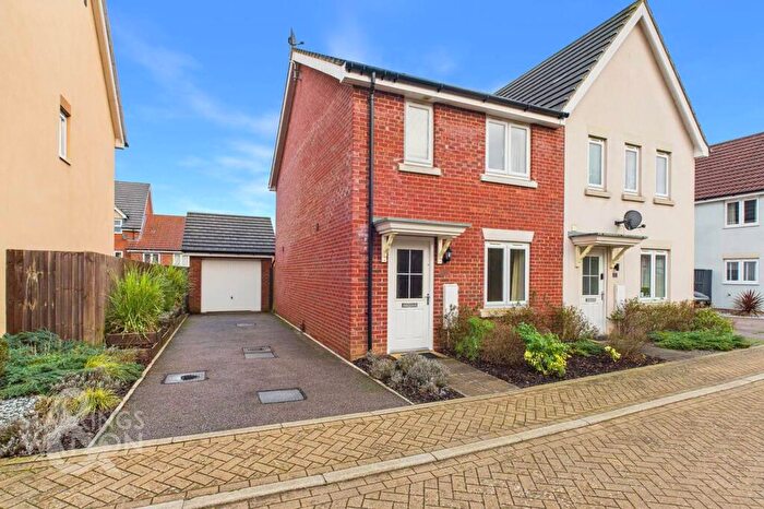 3 Bedroom Semi-Detached House For Sale In Woodpecker Way, Queens Hill, Norwich, NR8