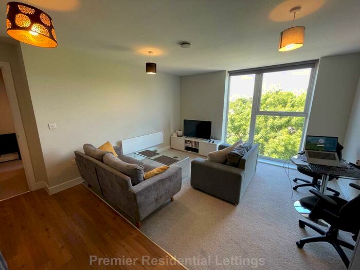 1 Bedroom Apartment To Rent In Woden Street, Salford, M5