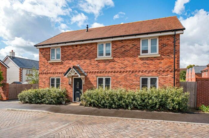 2 Bedroom Detached House For Sale In Murray Grove, Alton, Hampshire, GU34