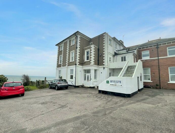 2 Bedroom Apartment For Sale In Highcliffe Close, Seaton, Devon, EX12