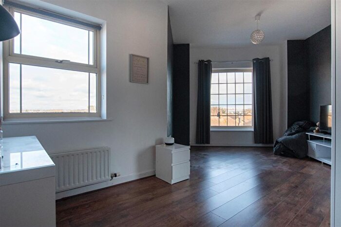 2 Bedroom Flat For Sale In Irthlingborough Road, Wellingborough, NN8