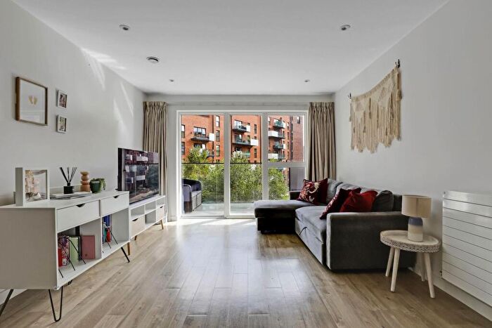 2 Bedroom Flat For Sale In Station Approach, London, SE26