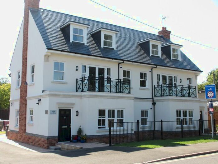 2 Bedroom Ground Flat To Rent In Southend Road, Hockley, SS5