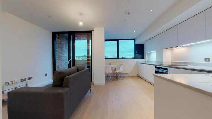 Studio To Rent In Highgate Hill, London, N19