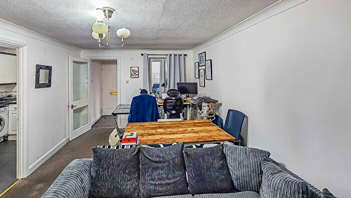 1 Bedroom Flat For Sale In Custom House, London, E16