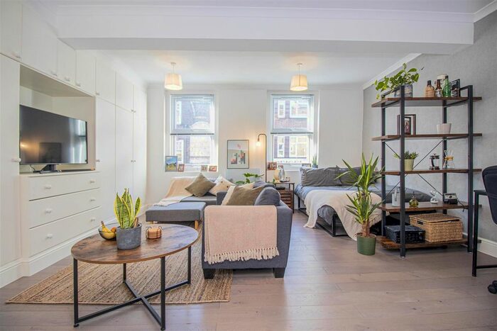 Studio To Rent In Brick Lane, London, E1