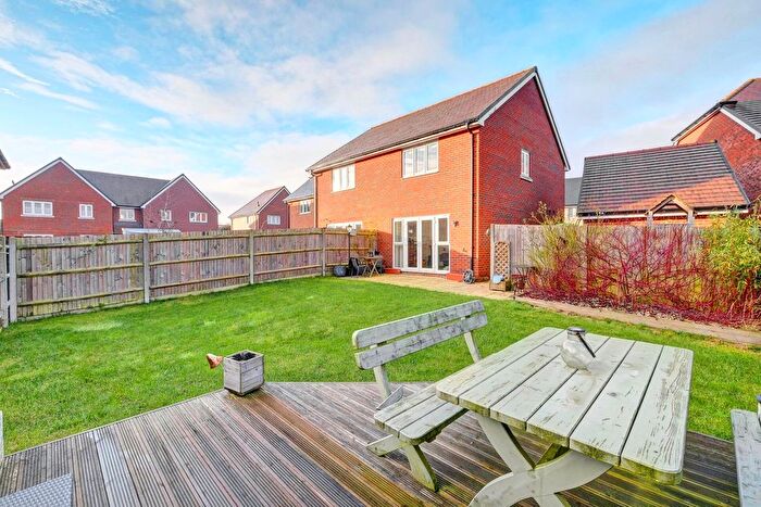 2 Bedroom Semi Detached House For Sale In Trefoil Road, Hellingly, BN27