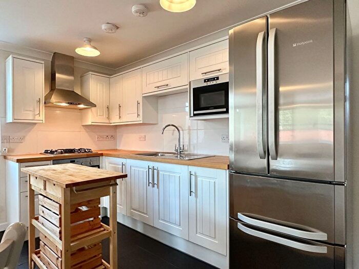 2 Bedroom End Of Terrace House To Rent In Lewis Street, Sketty, SA2