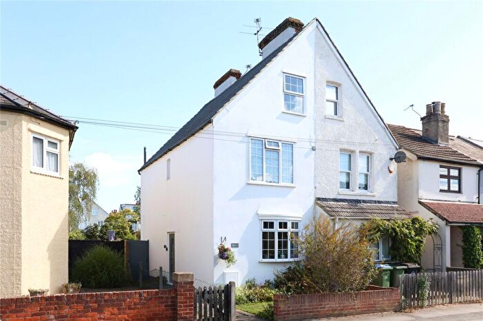 3 Bedroom Semi-Detached House For Sale In Sunbury Lane, Walton-On-Thames, KT12