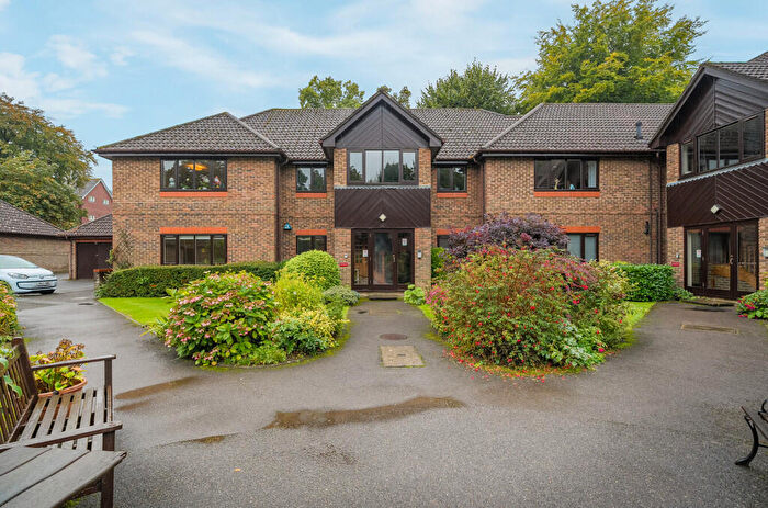 2 Bedroom Apartment To Rent In Upper Edgeborough Road, GU1