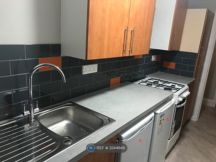 2 Bedroom Flat To Rent In Clepington Road, Dundee, DD3
