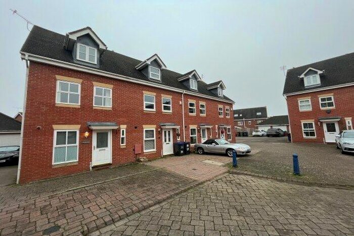 3 Bedroom Town House To Rent In Heathcote, Warwick, CV34