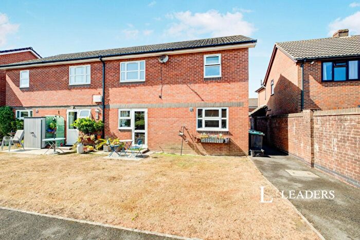 2 Bedroom Apartment To Rent In Floriston Gardens, New Milton, BH25