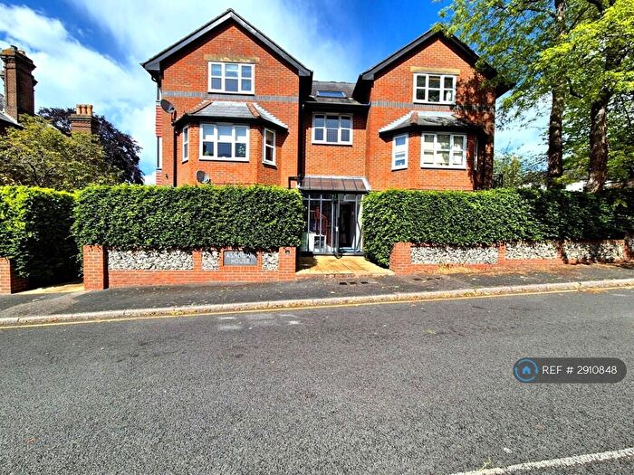 2 Bedroom Flat To Rent In Ashdown House, Guildford, GU1