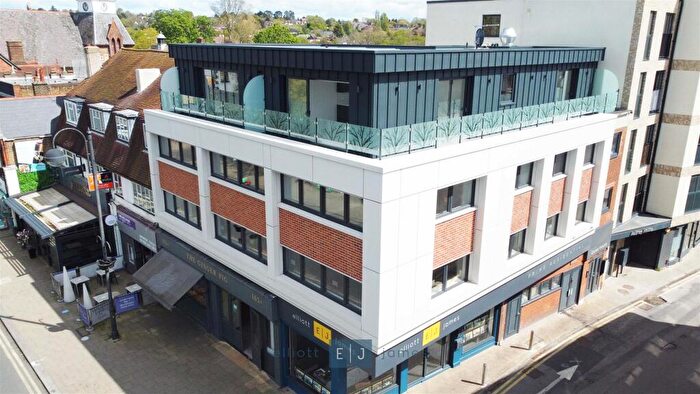 1 Bedroom Apartment To Rent In High Road, Loughton, IG10