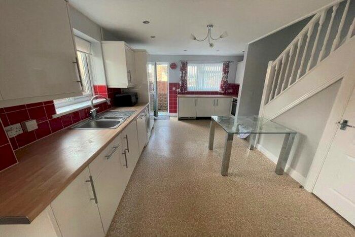 2 Bedroom Property To Rent In Roper Close, Cardiff, CF5