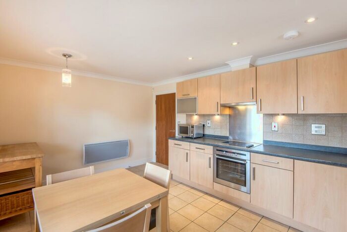 3 Bedroom Apartment To Rent In Elizabeth Jennings Way, Oxford, OX2