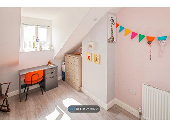 4 Bedroom Flat To Rent In London, London, SW16