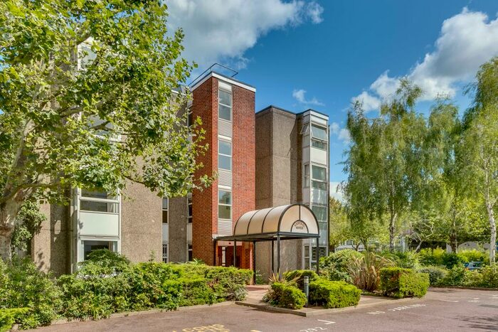 2 Bedroom Apartment To Rent In Bramlands Close, London, SW11