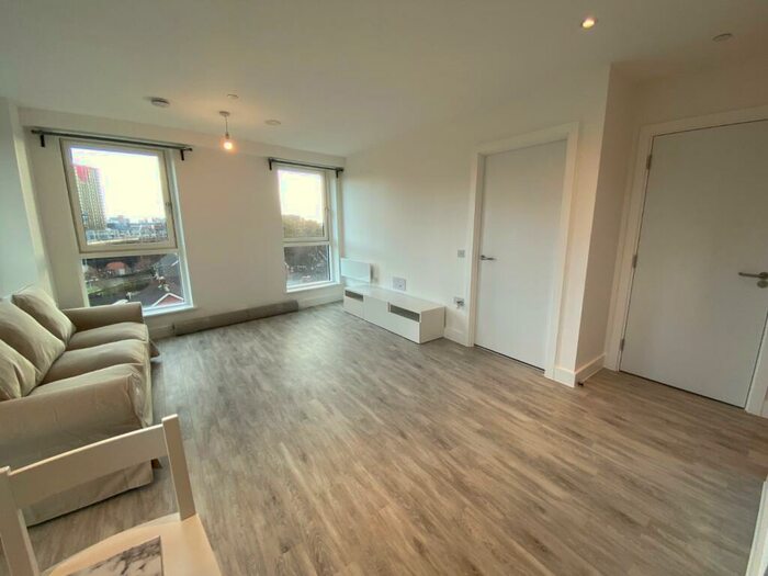 2 Bedroom Flat To Rent In Carmine, Chapel Street, Salford, M3
