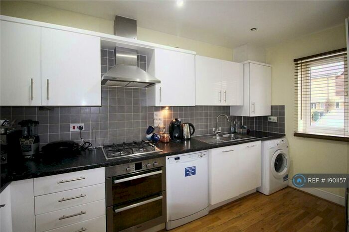 3 Bedroom End Of Terrace House To Rent In Robinson Way, Northfleet, DA11