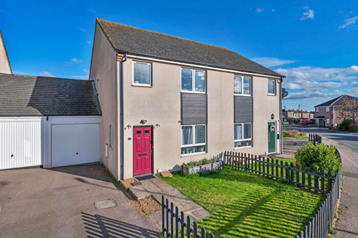 3 Bedroom Semi Detached House For Sale In Sapley Park, Huntingdon, PE29