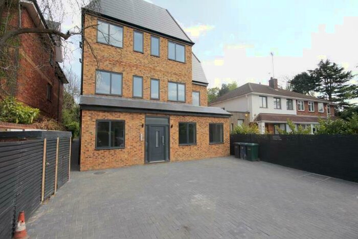 3 Bedroom Flat To Rent In Woodside Grange Road, Woodside Park, London, N12