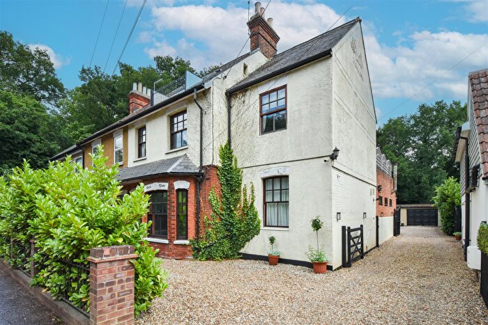 4 Bedroom Semi-Detached House For Sale In Ongar Road, Kelvedon Hatch, Brentwood, CM15