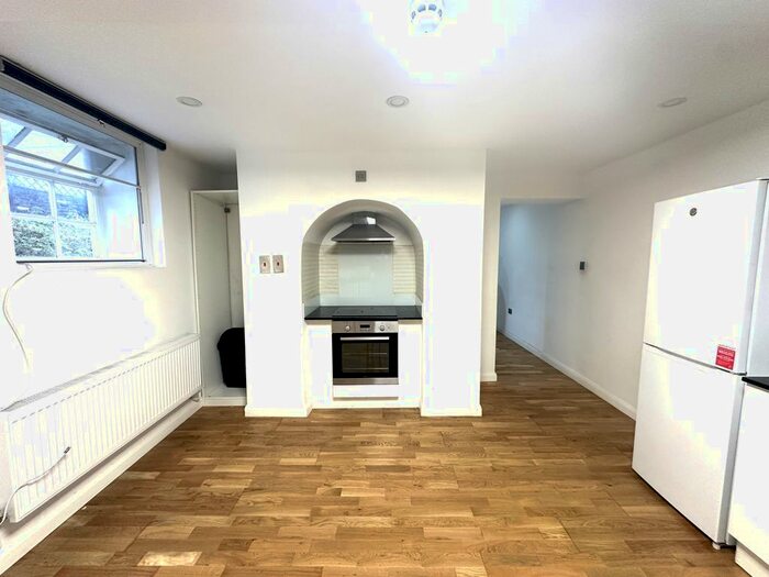 4 Bedroom Flat To Rent In London Road, Isleworth, TW7
