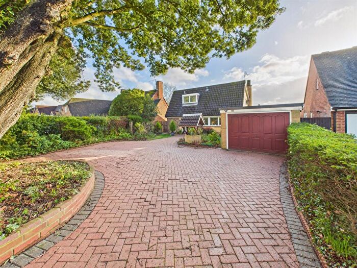 3 Bedroom Detached House For Sale In Cockney Hill, Tilehurst, Reading, RG30