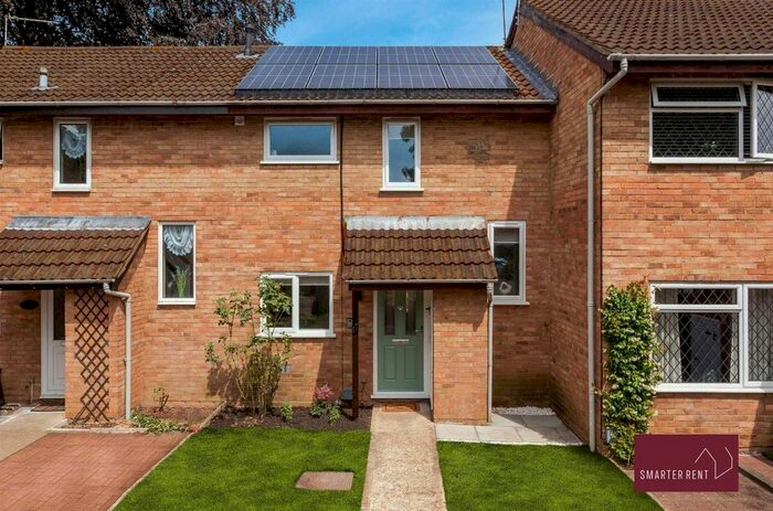 2 Bedroom Property To Rent In Westmead, Horsell, Woking, GU21