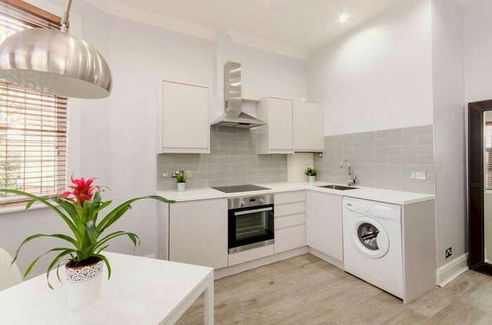 1 Bedroom Flat To Rent In Drewstead Road, Streatham Hill, London, SW16