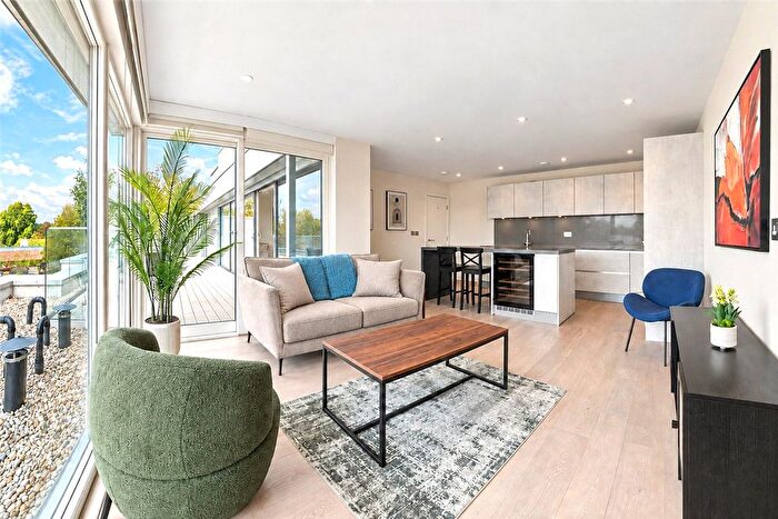 3 Bedroom Flat For Sale In Broomhouse Lane, London, SW6